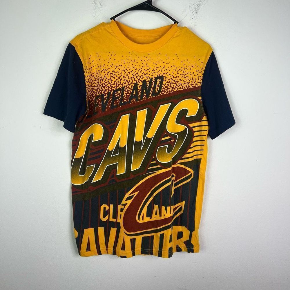 NBA Cleveland Cavaliers Mens Size Small Yellow Allover Graphic Spellout T-Shirt